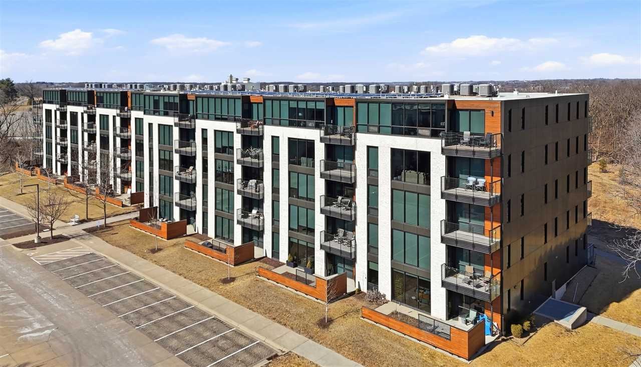 1 University Way, Unit 514, Iowa City, IA 52246 Main Photo