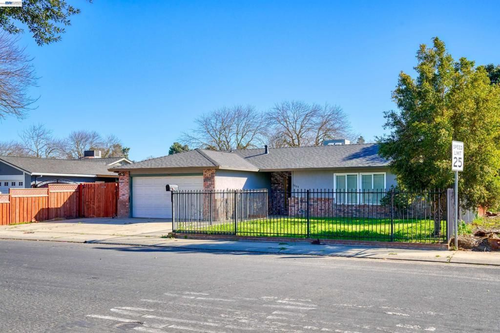 2800 Bateman Ln, Modesto, CA 95354 Main Photo