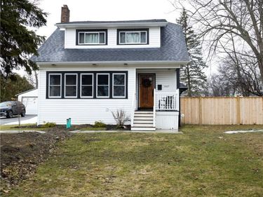 5517 Sterling Road, Hamburg, NY 14075