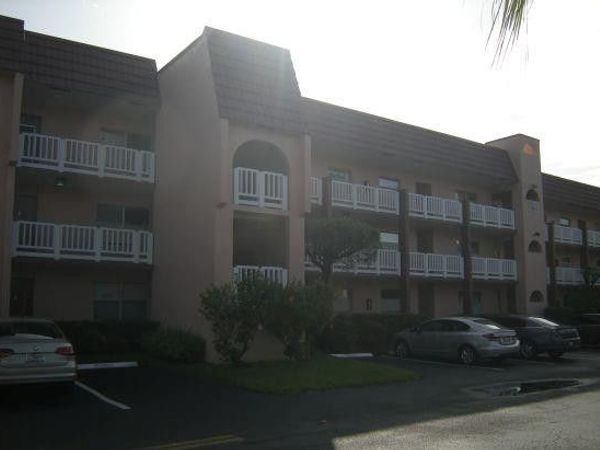 9541 Sunrise Lakes Boulevard, Unit 110, Sunrise, FL 33322