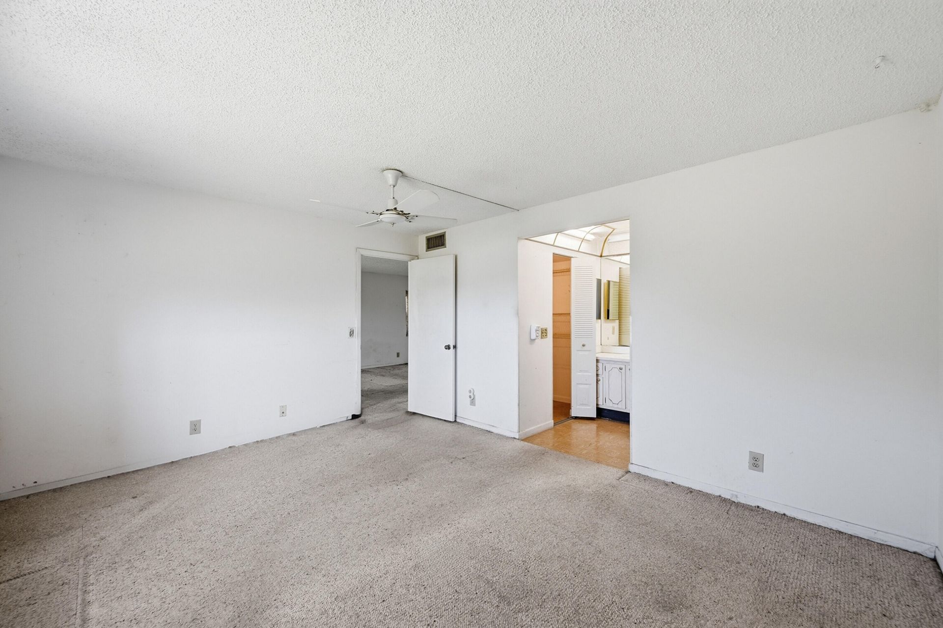 9541 Sunrise Lakes Boulevard, Unit 110, Sunrise, FL 33322 Photo