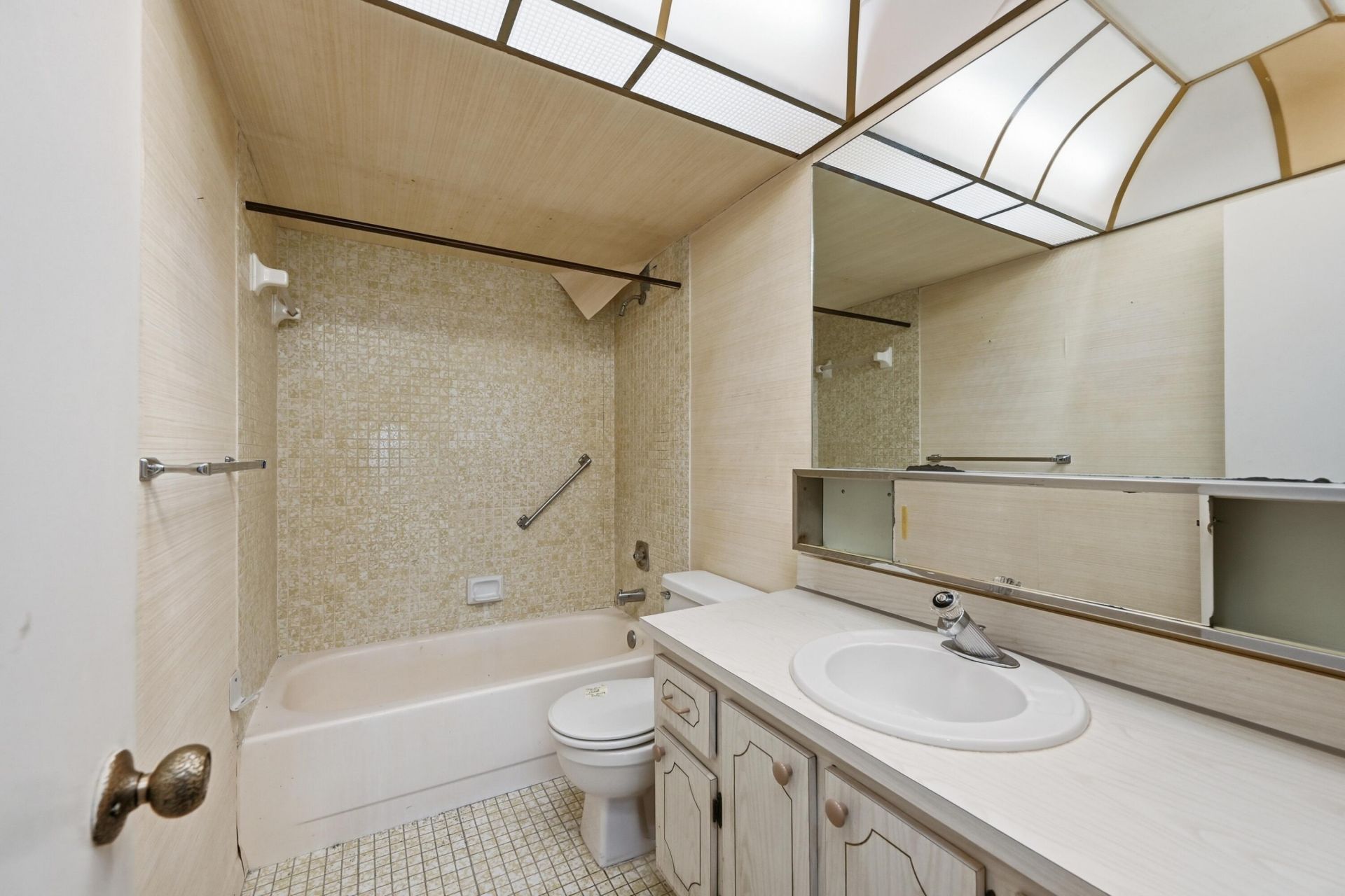 9541 Sunrise Lakes Boulevard, Unit 110, Sunrise, FL 33322 Photo