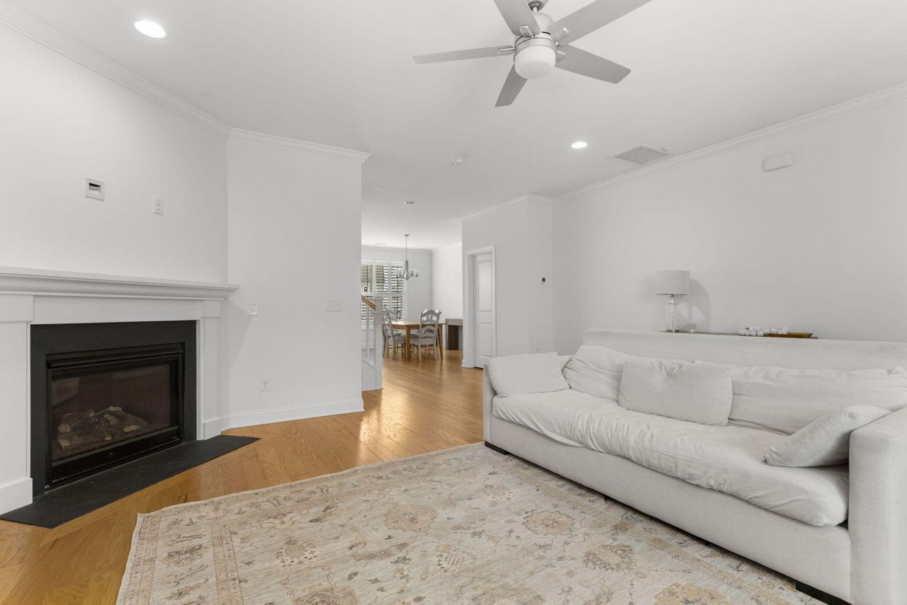 1624 Prince Edward Street Photo 2