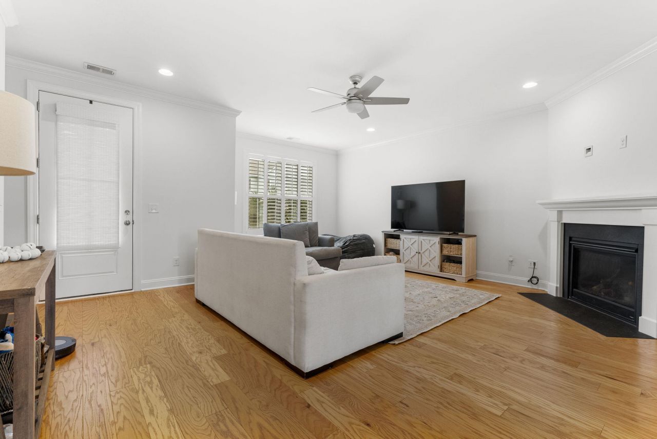 1624 Prince Edward Street Photo 3