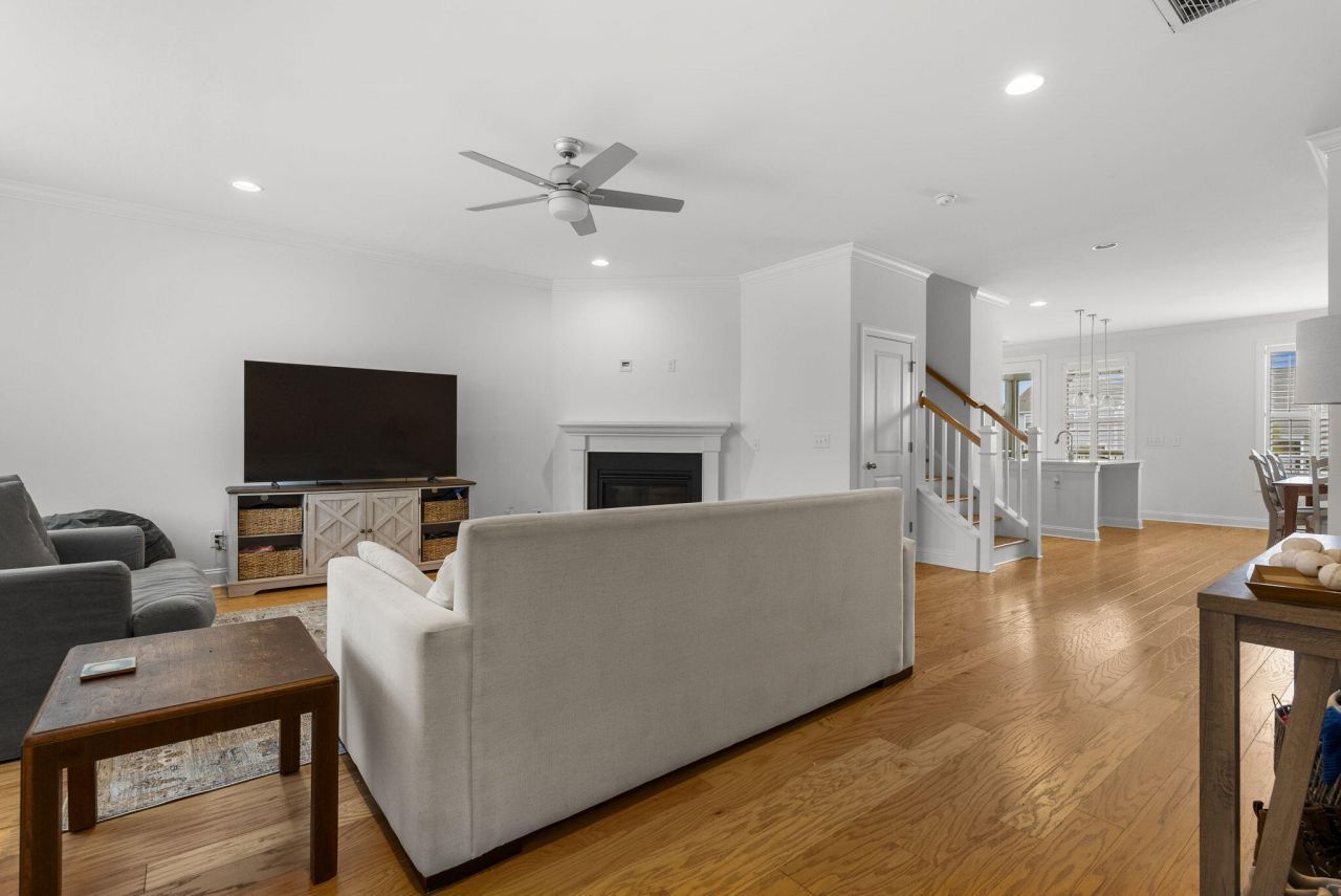 1624 Prince Edward Street Photo 4