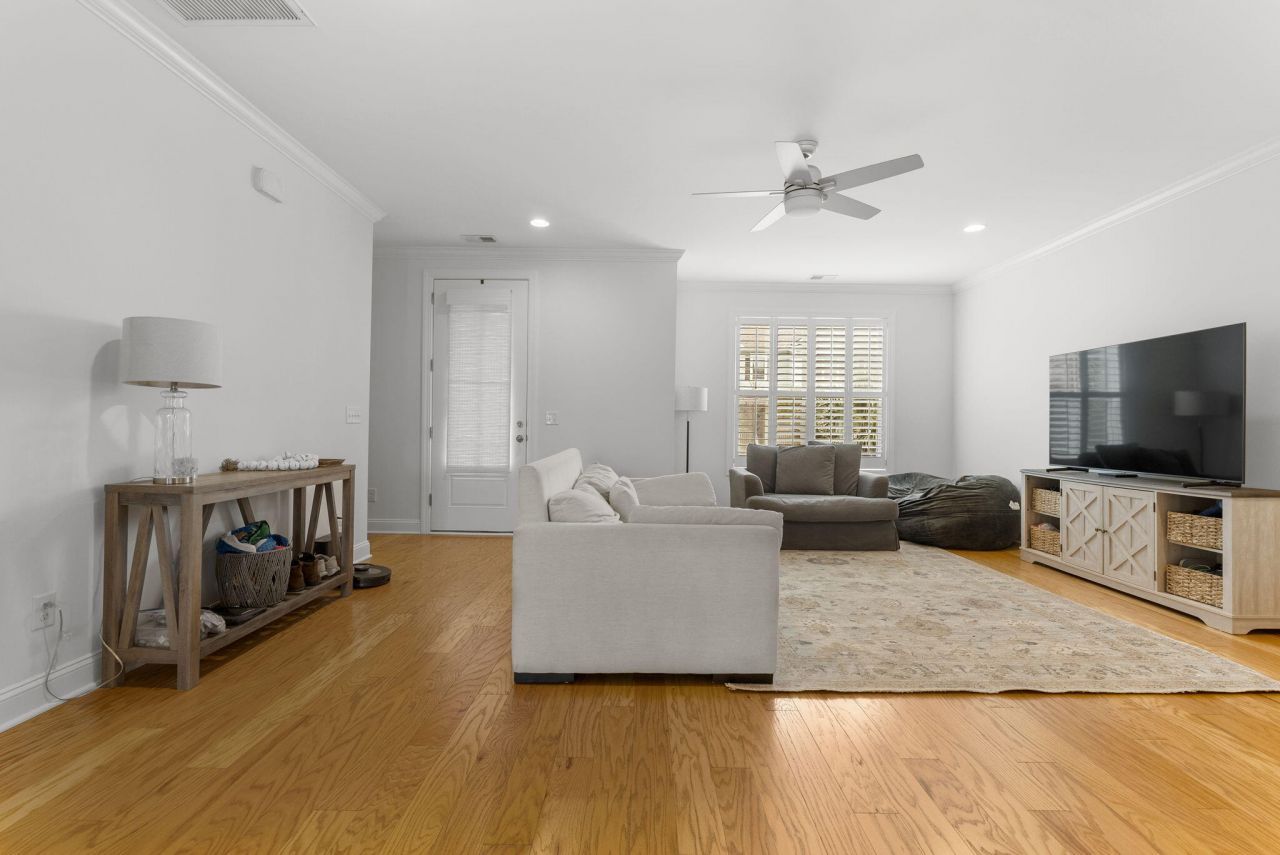 1624 Prince Edward Street Photo 6