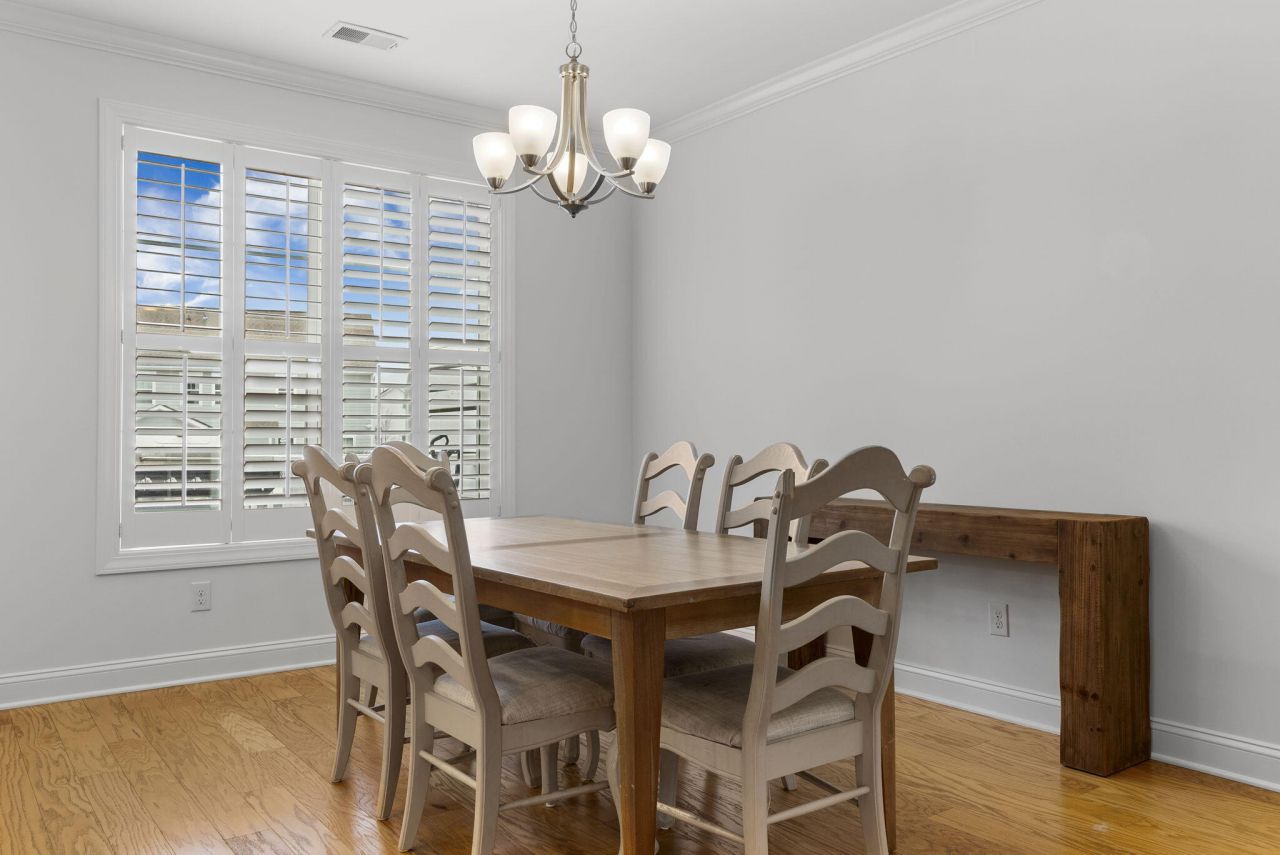 1624 Prince Edward Street Photo 8