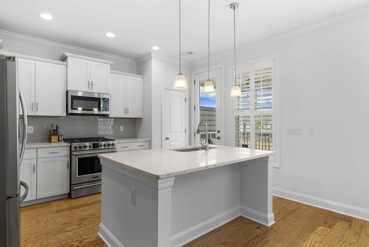 1624 Prince Edward Street Photo 9