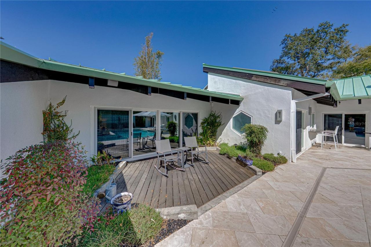 1200 45th Avenue N, Saint Petersburg, FL 33703 Photo