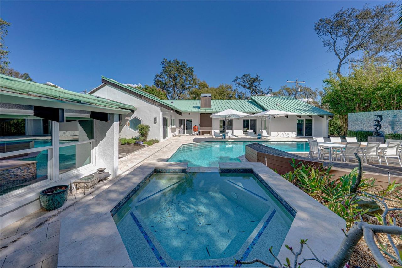 1200 45th Avenue N, Saint Petersburg, FL 33703 Photo