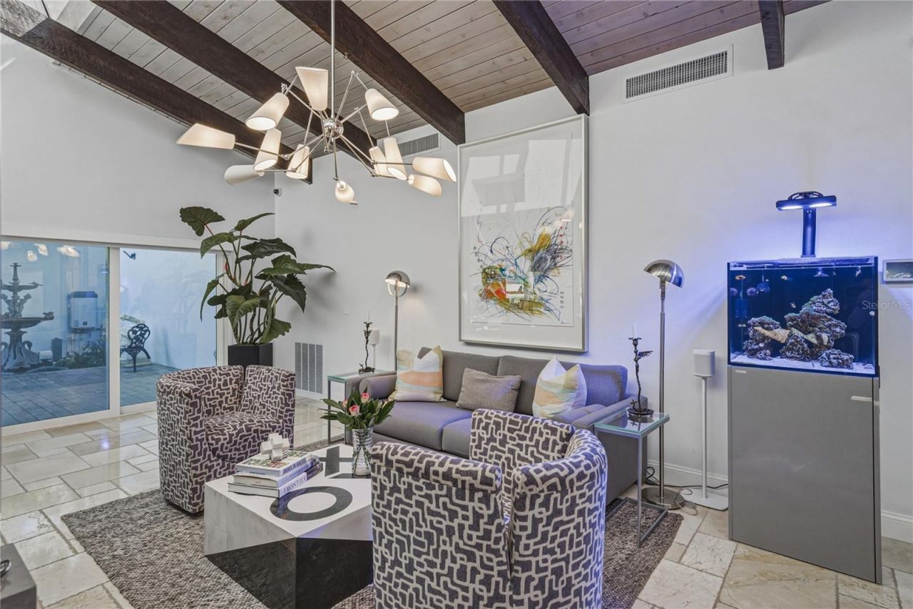 1200 45th Avenue N, Saint Petersburg, FL 33703 Photo