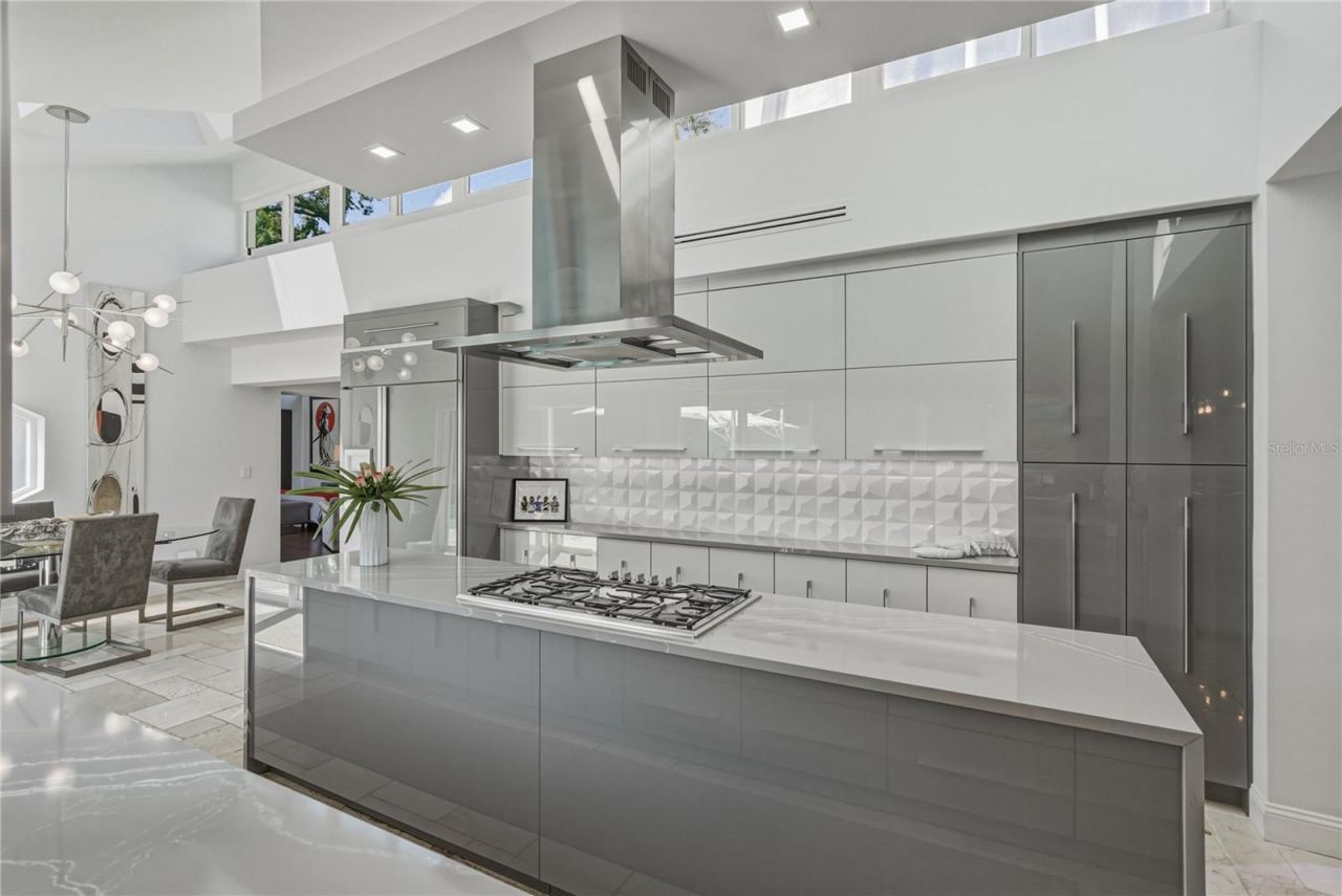 1200 45th Avenue N, Saint Petersburg, FL 33703 Photo