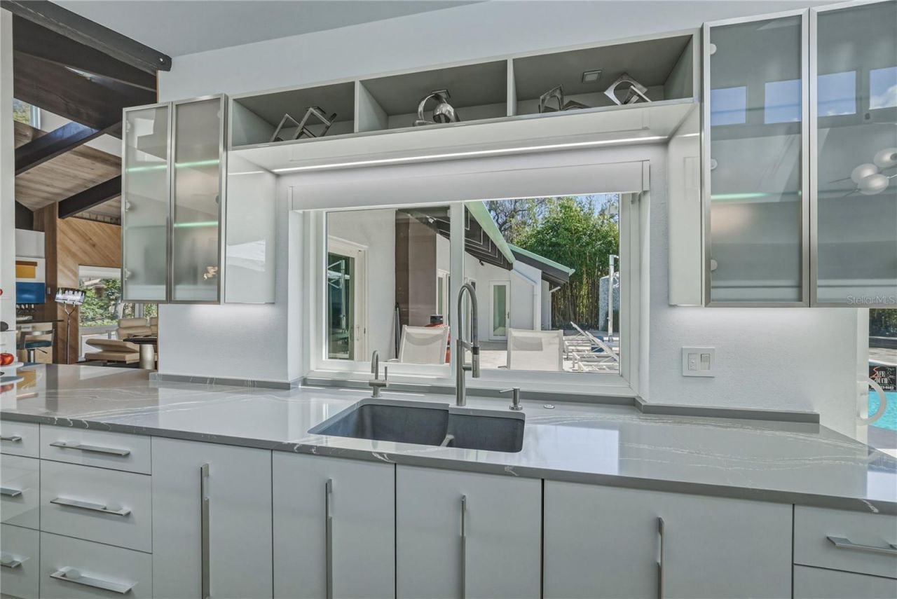 1200 45th Avenue N, Saint Petersburg, FL 33703 Photo