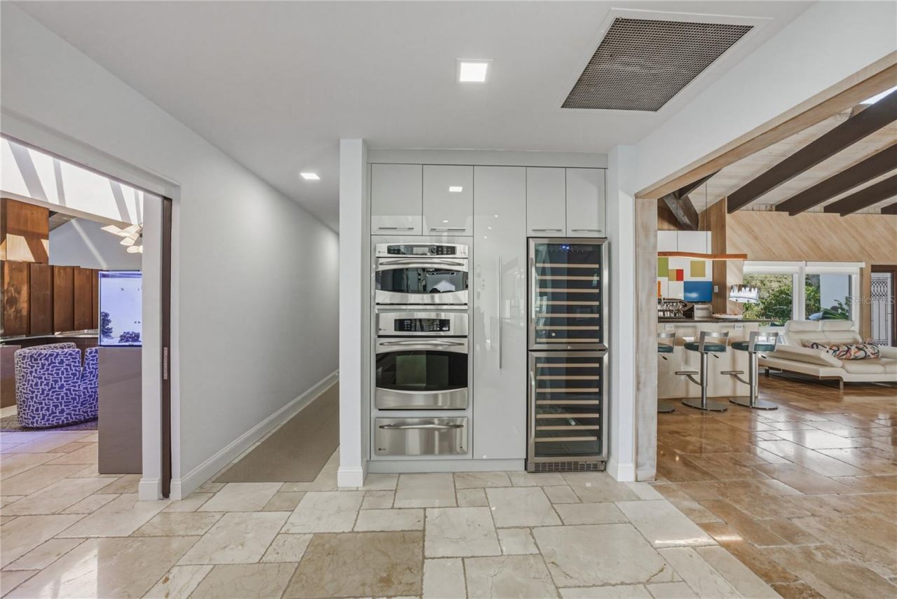 1200 45th Avenue N, Saint Petersburg, FL 33703 Photo