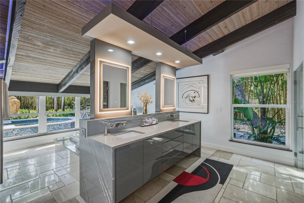 1200 45th Avenue N, Saint Petersburg, FL 33703 Photo