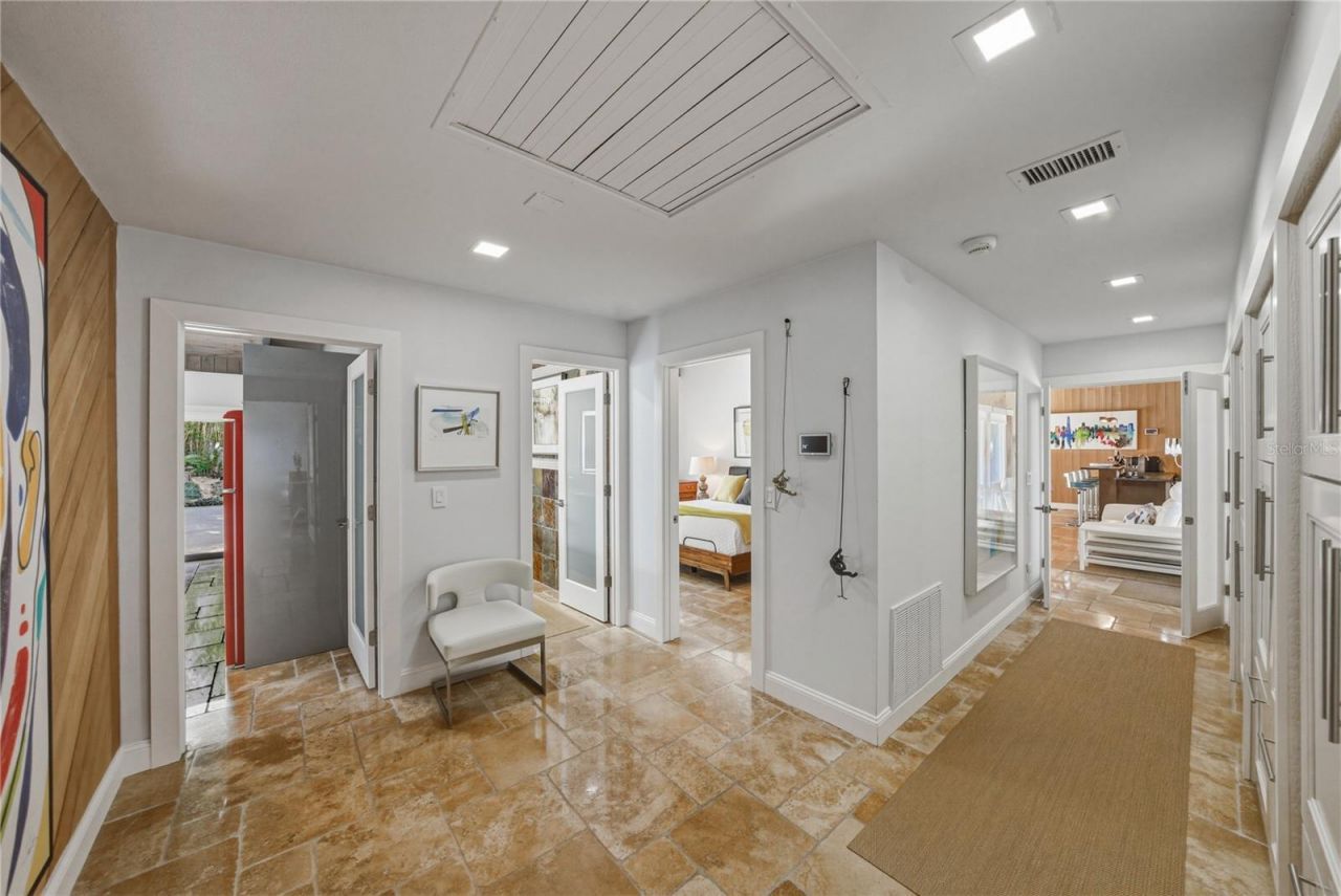 1200 45th Avenue N, Saint Petersburg, FL 33703 Photo