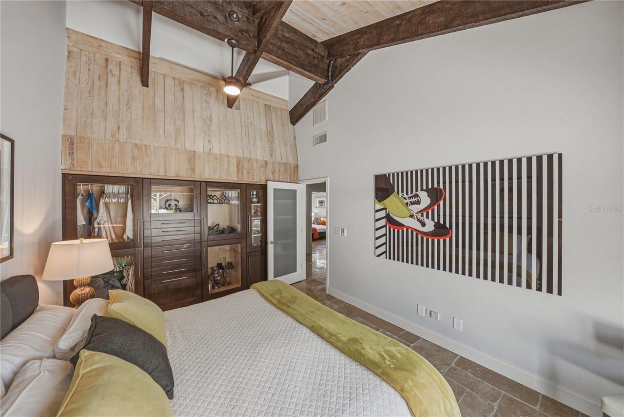 1200 45th Avenue N, Saint Petersburg, FL 33703 Photo