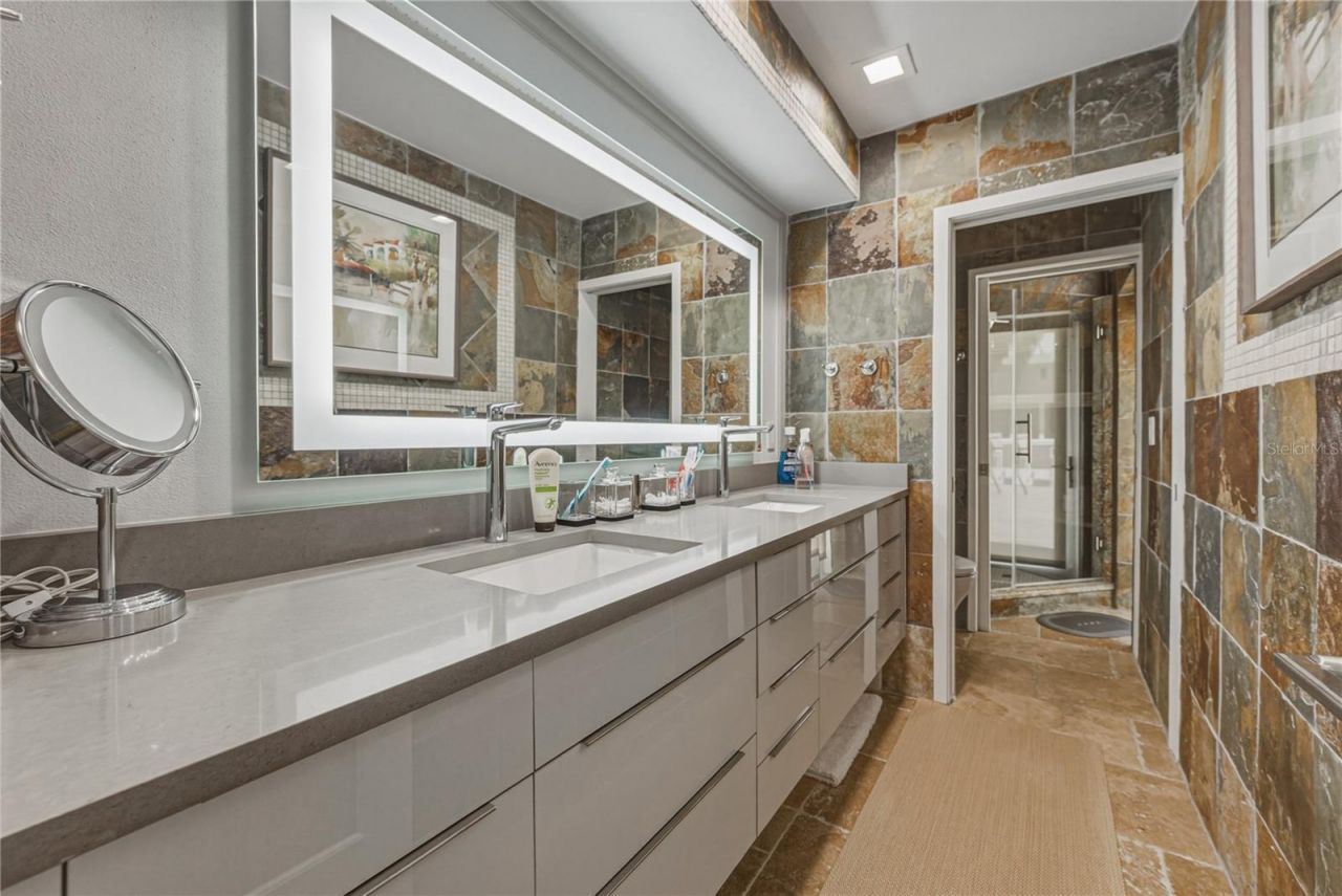 1200 45th Avenue N, Saint Petersburg, FL 33703 Photo