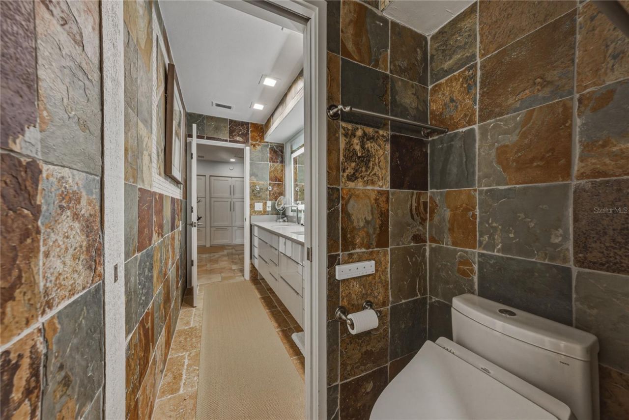 1200 45th Avenue N, Saint Petersburg, FL 33703 Photo