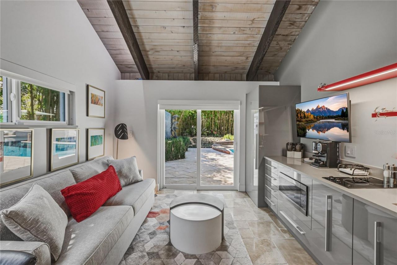 1200 45th Avenue N, Saint Petersburg, FL 33703 Photo