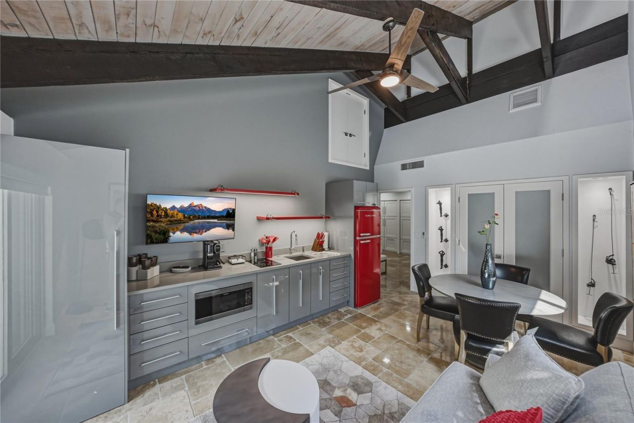 1200 45th Avenue N, Saint Petersburg, FL 33703 Photo