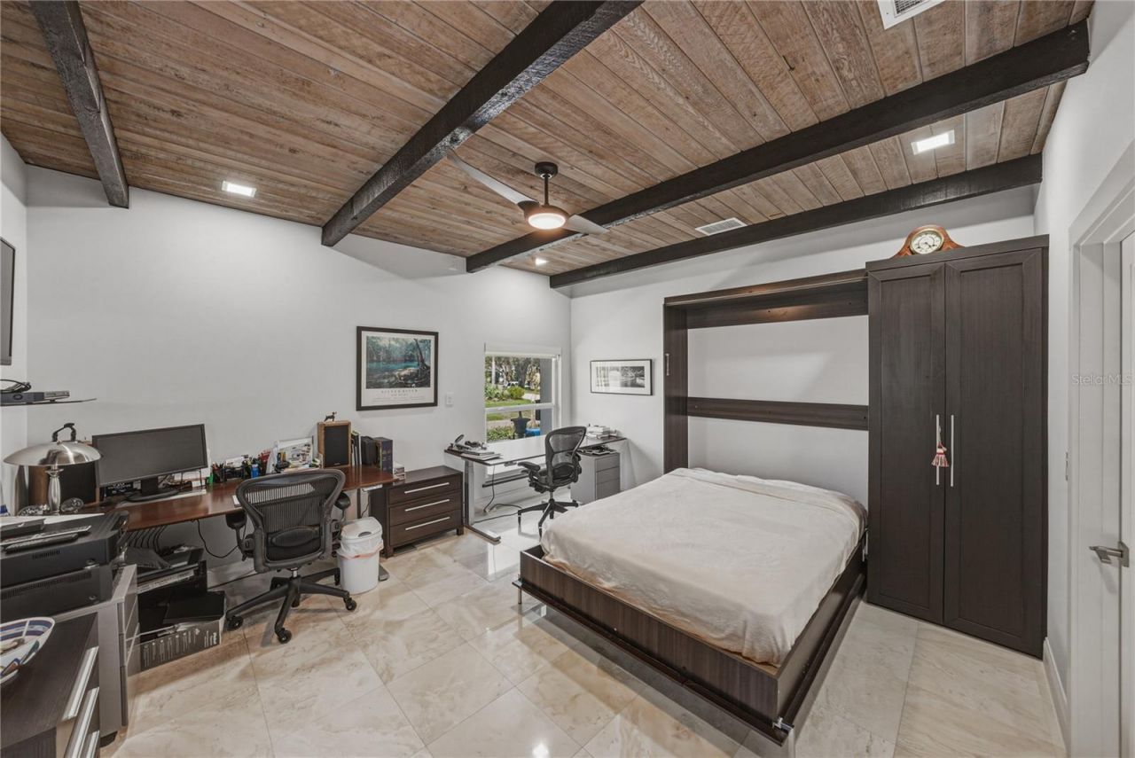 1200 45th Avenue N, Saint Petersburg, FL 33703 Photo