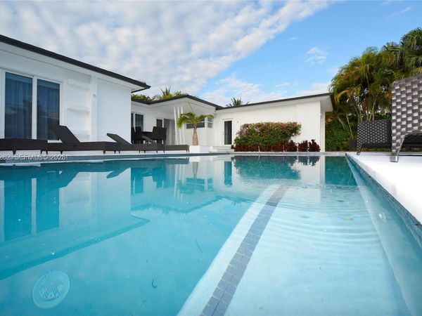 880 N Venetian Dr , Miami Beach, FL 33139