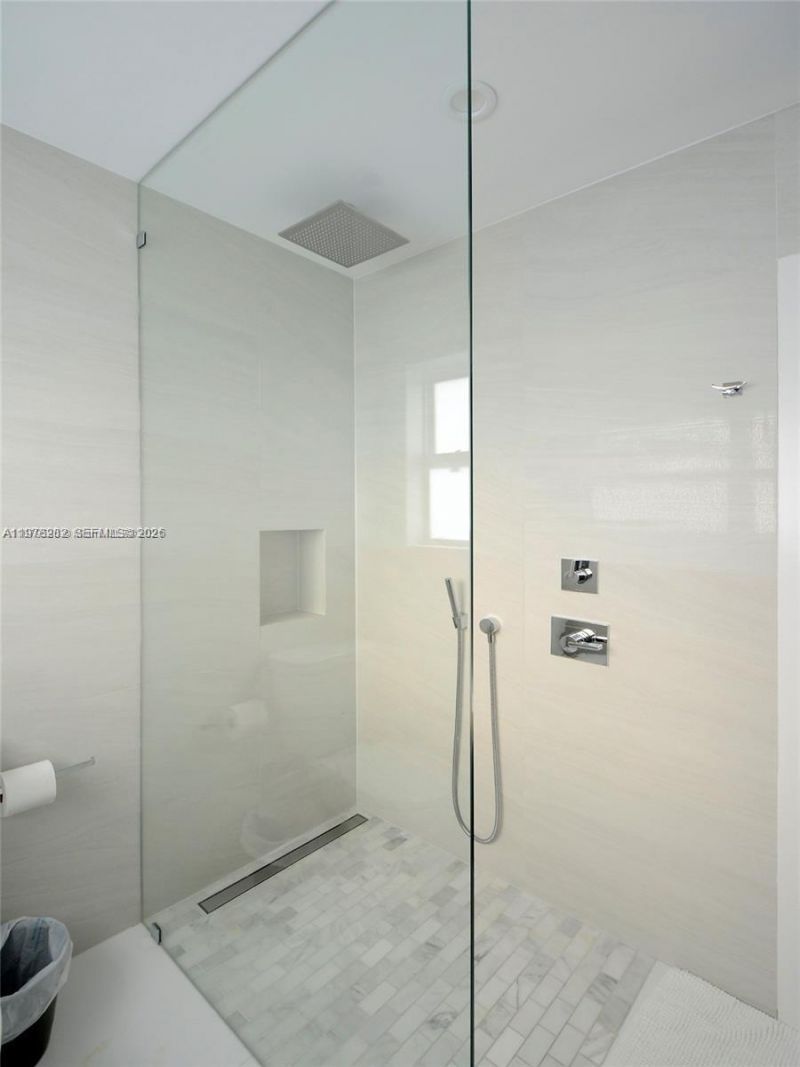 880 N Venetian Dr , Miami Beach, FL 33139 Photo