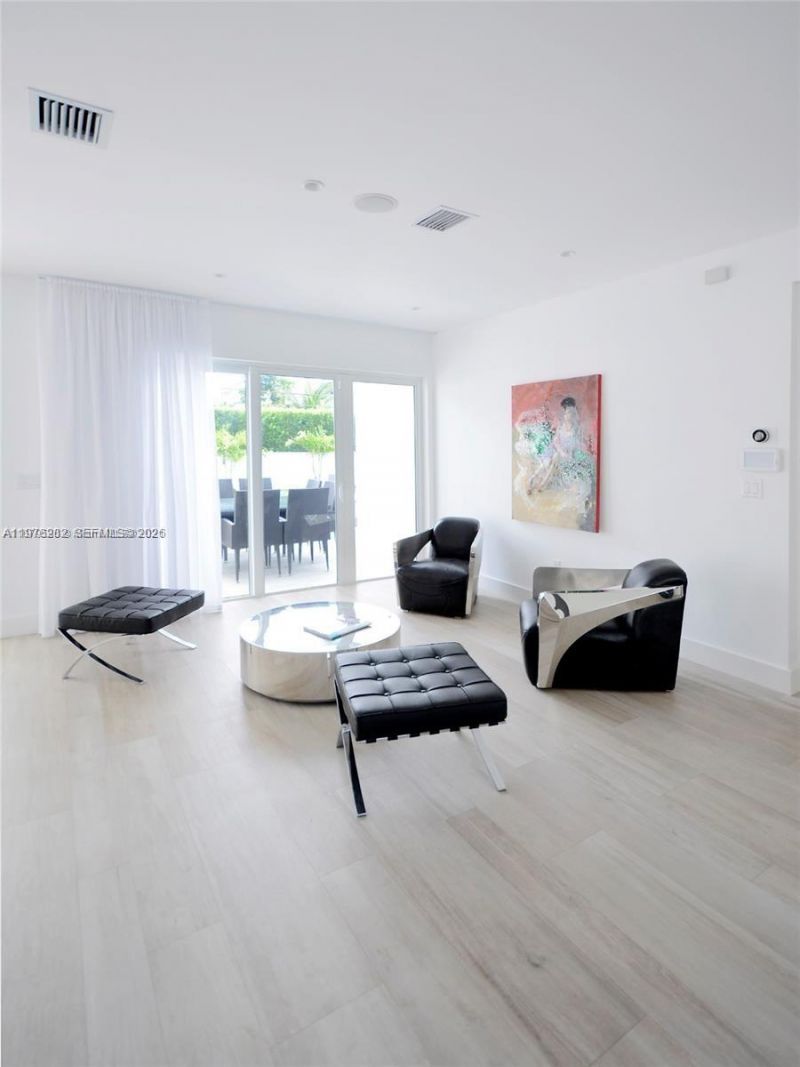 880 N Venetian Dr , Miami Beach, FL 33139 Photo