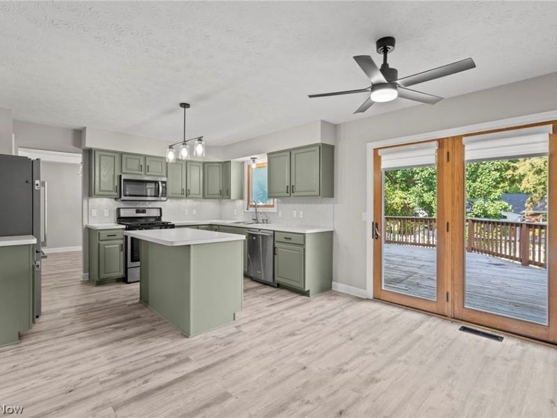 107 Keswick Court, Amherst, OH 44001 Photo 8