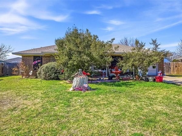 821 Jennifer Court, Sanger, TX 76266