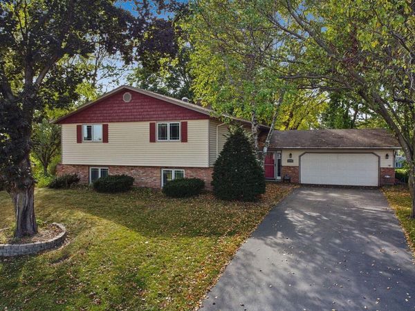 10521 Lake Fall Drive, Eden Prairie, MN 55347