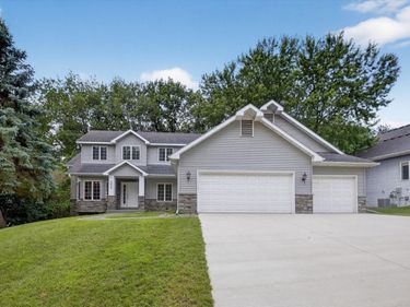 2032 Fox Valley Drive SW, Rochester, MN 55902