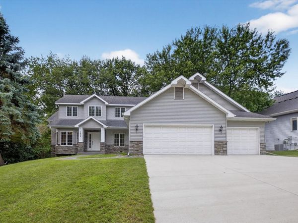 2032 Fox Valley Drive SW, Rochester, MN 55902