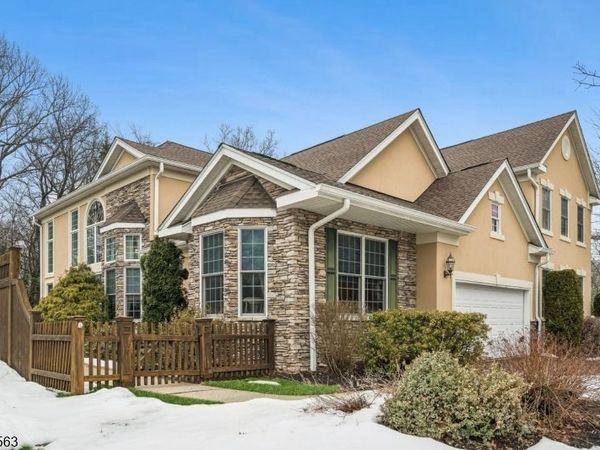 8 Wyckoff Way, Chester, NJ 07930