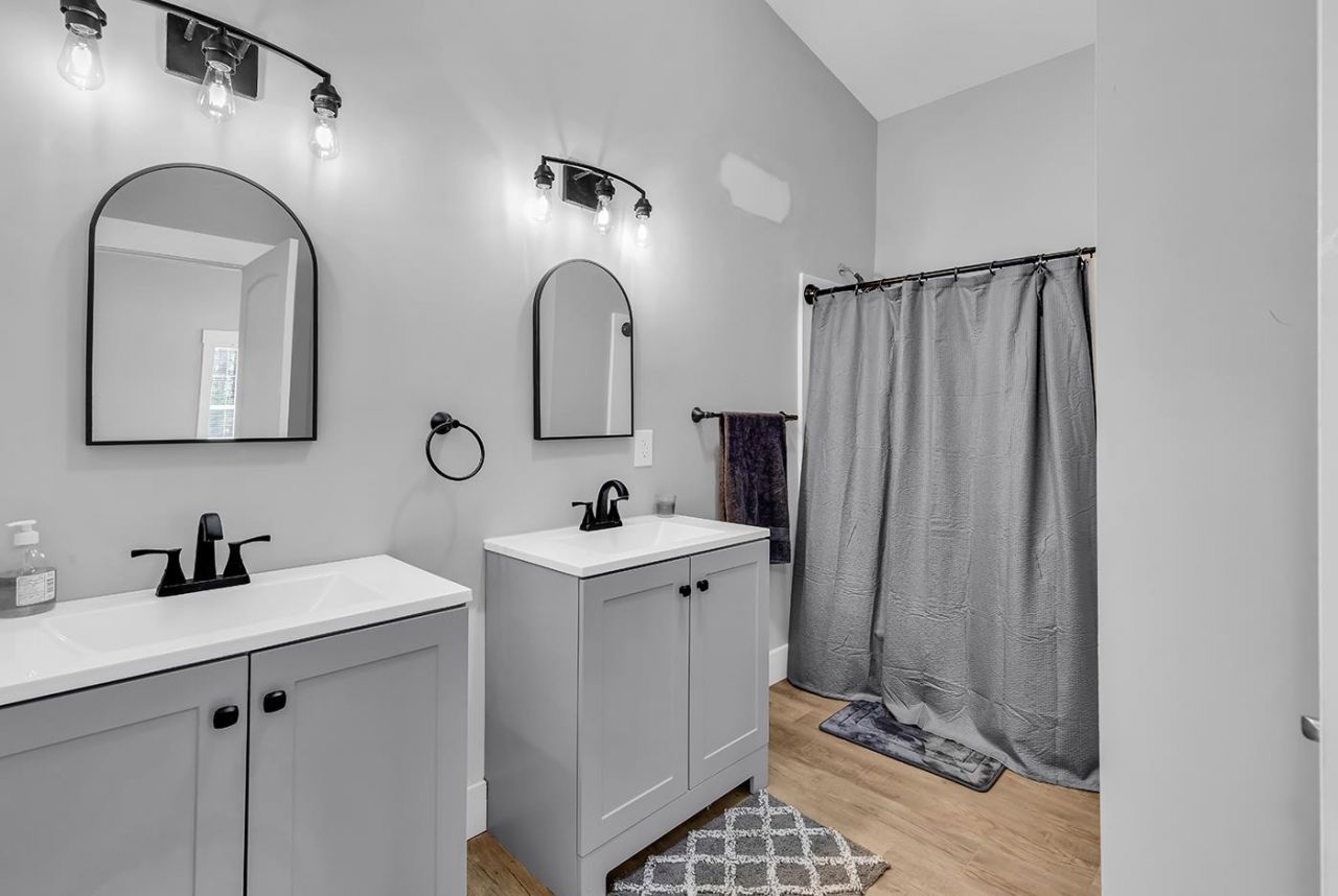 3090 Bay View Dr. Photo 13