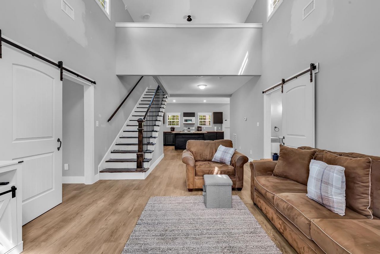 3090 Bay View Dr. Photo 8