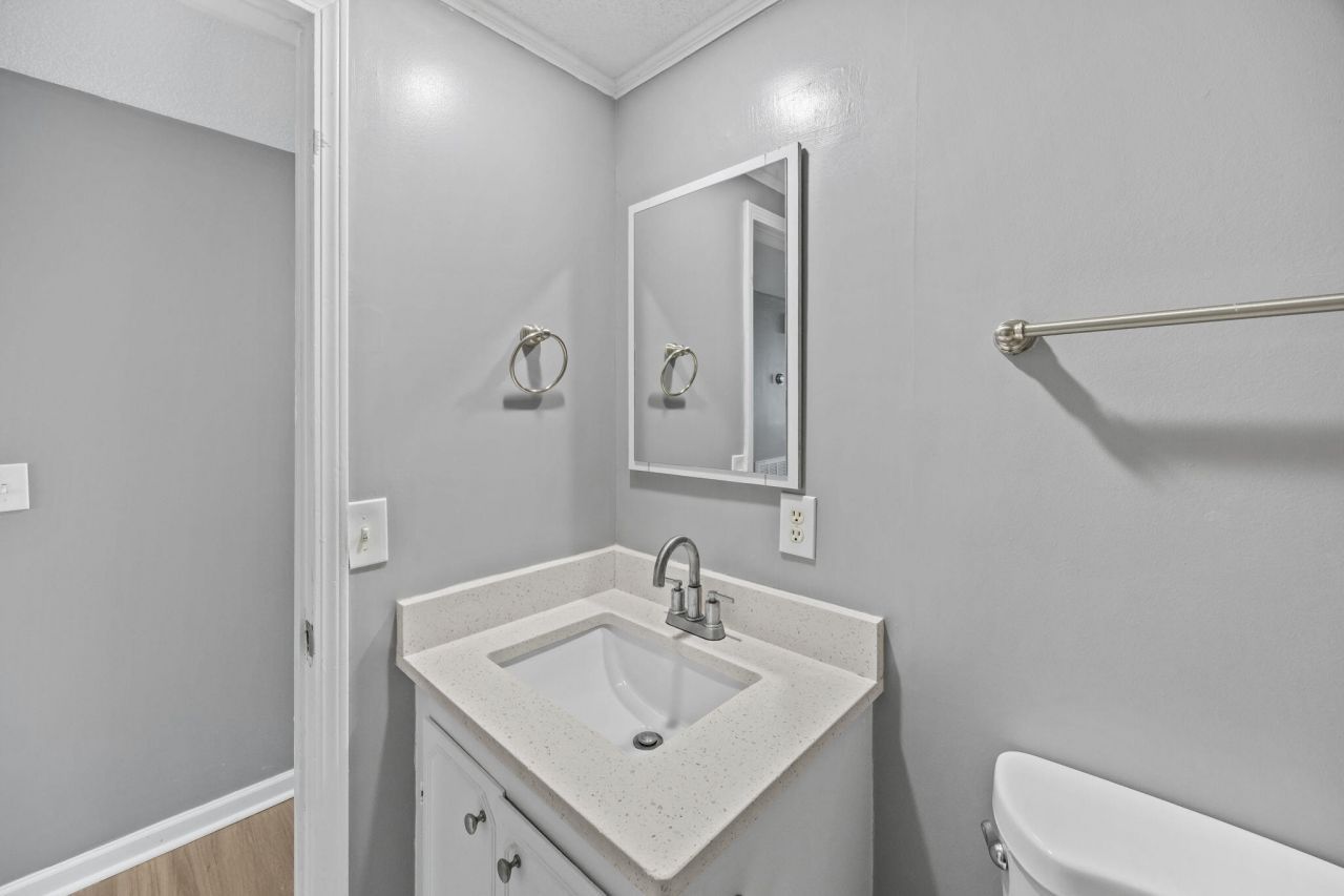 725 S Live Oak Drive Photo 10