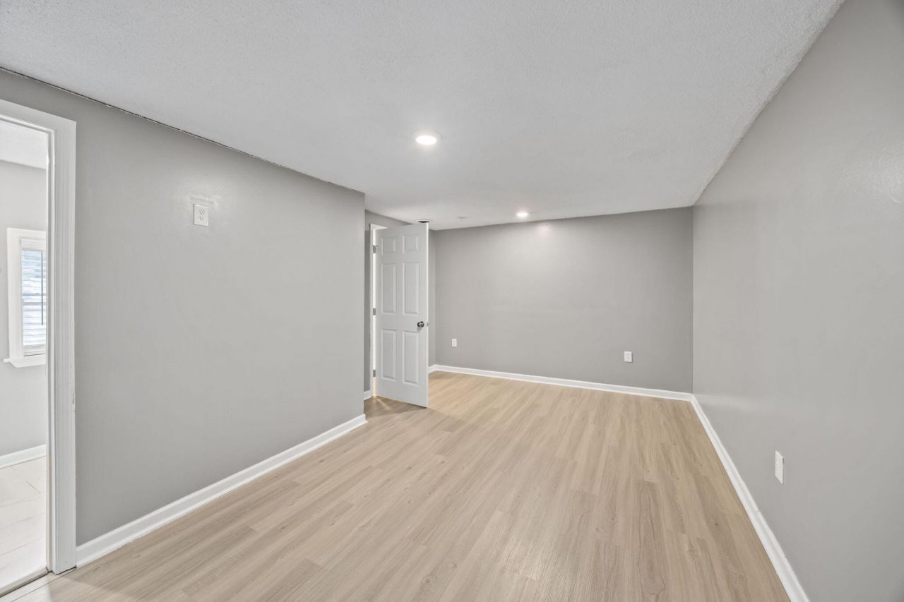 725 S Live Oak Drive Photo 15