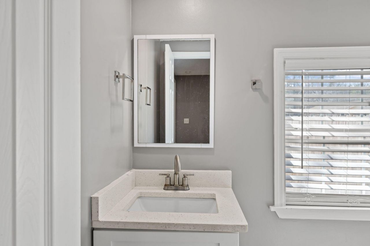 725 S Live Oak Drive Photo 17