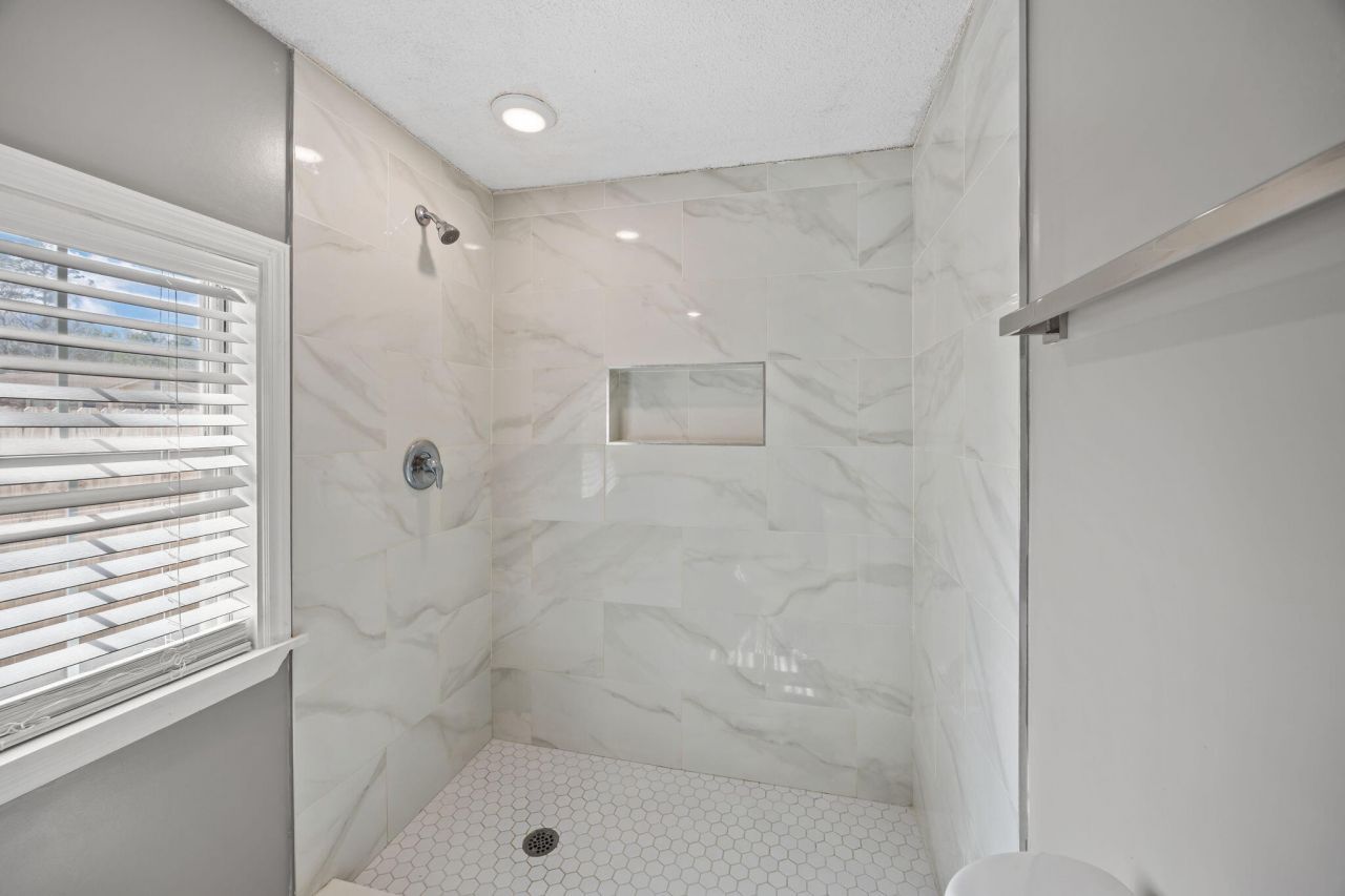 725 S Live Oak Drive Photo 18