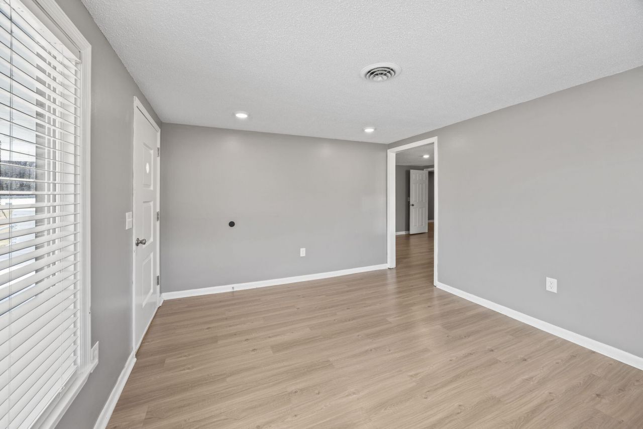 725 S Live Oak Drive Photo 4