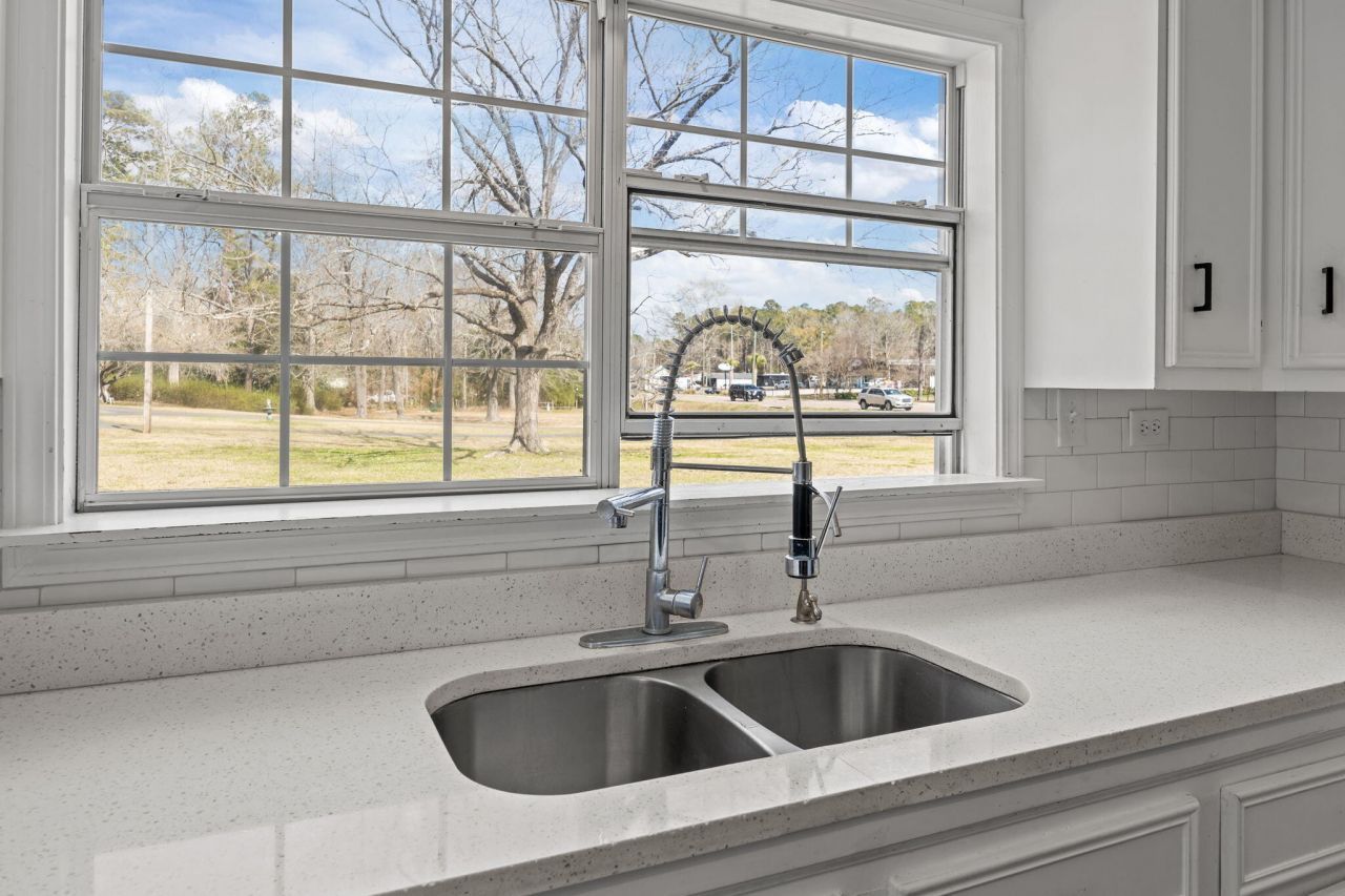 725 S Live Oak Drive Photo 6