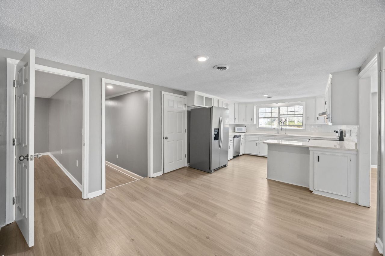 725 S Live Oak Drive Photo 9