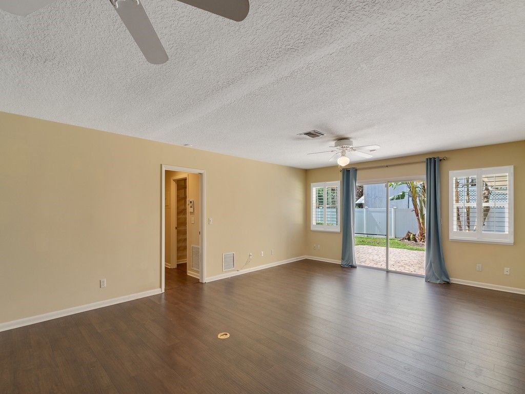 2155 Vero Beach Avenue, Vero Beach, FL 32960 Photo