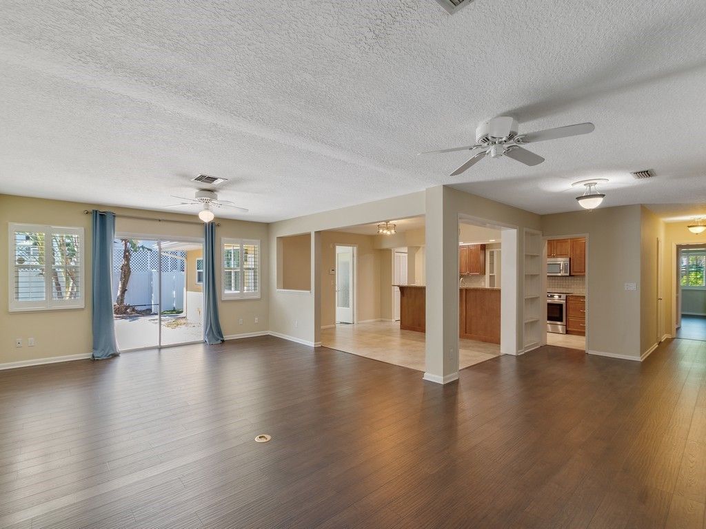 2155 Vero Beach Avenue, Vero Beach, FL 32960 Photo