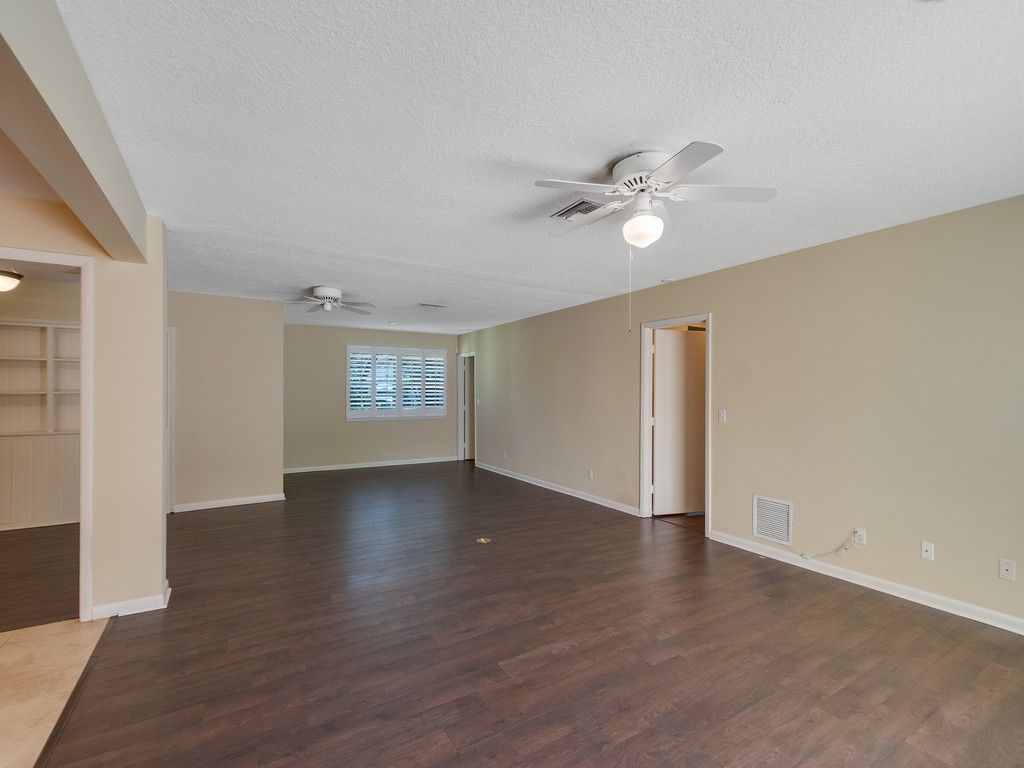 2155 Vero Beach Avenue, Vero Beach, FL 32960 Photo