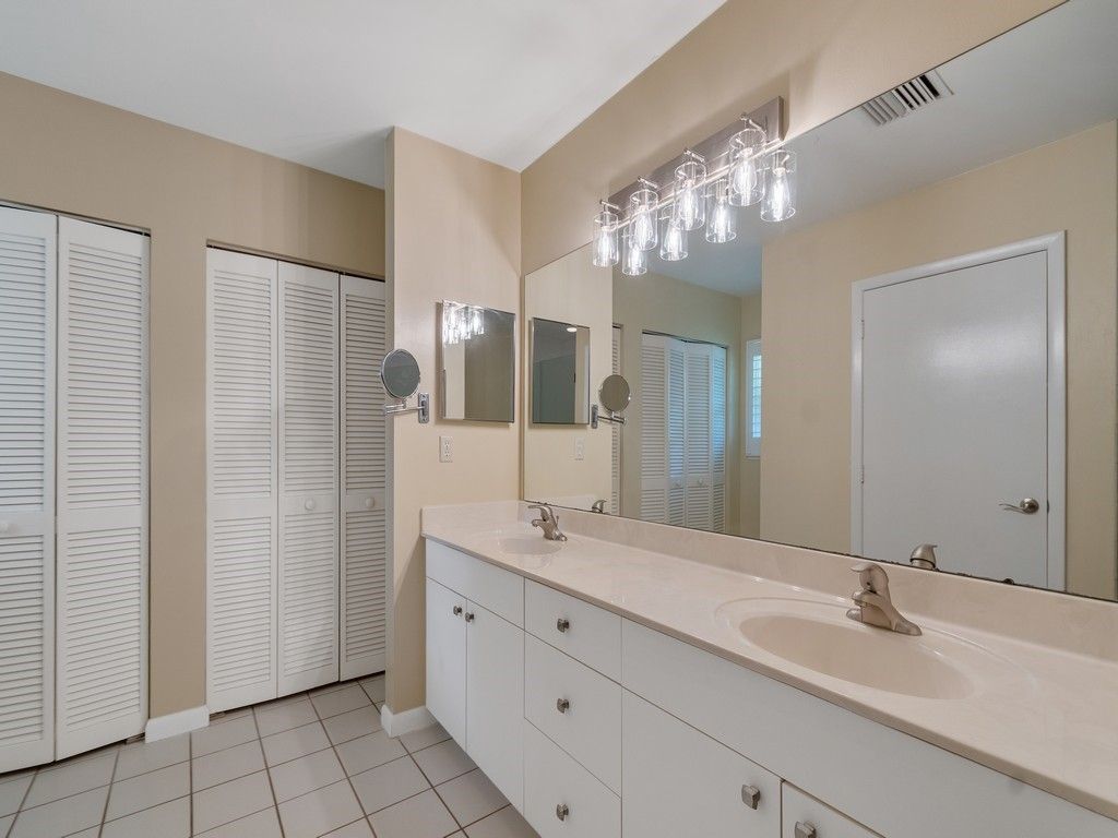 2155 Vero Beach Avenue, Vero Beach, FL 32960 Photo