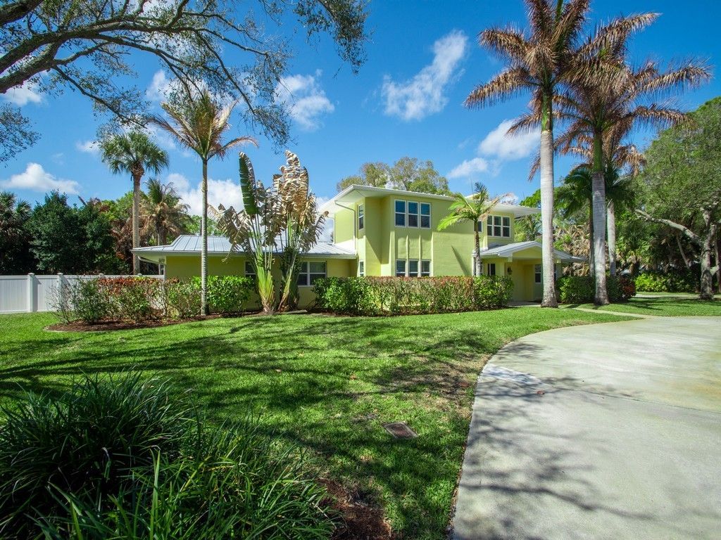 2155 Vero Beach Avenue, Vero Beach, FL 32960 Photo