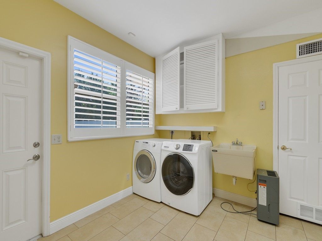 2155 Vero Beach Avenue, Vero Beach, FL 32960 Photo